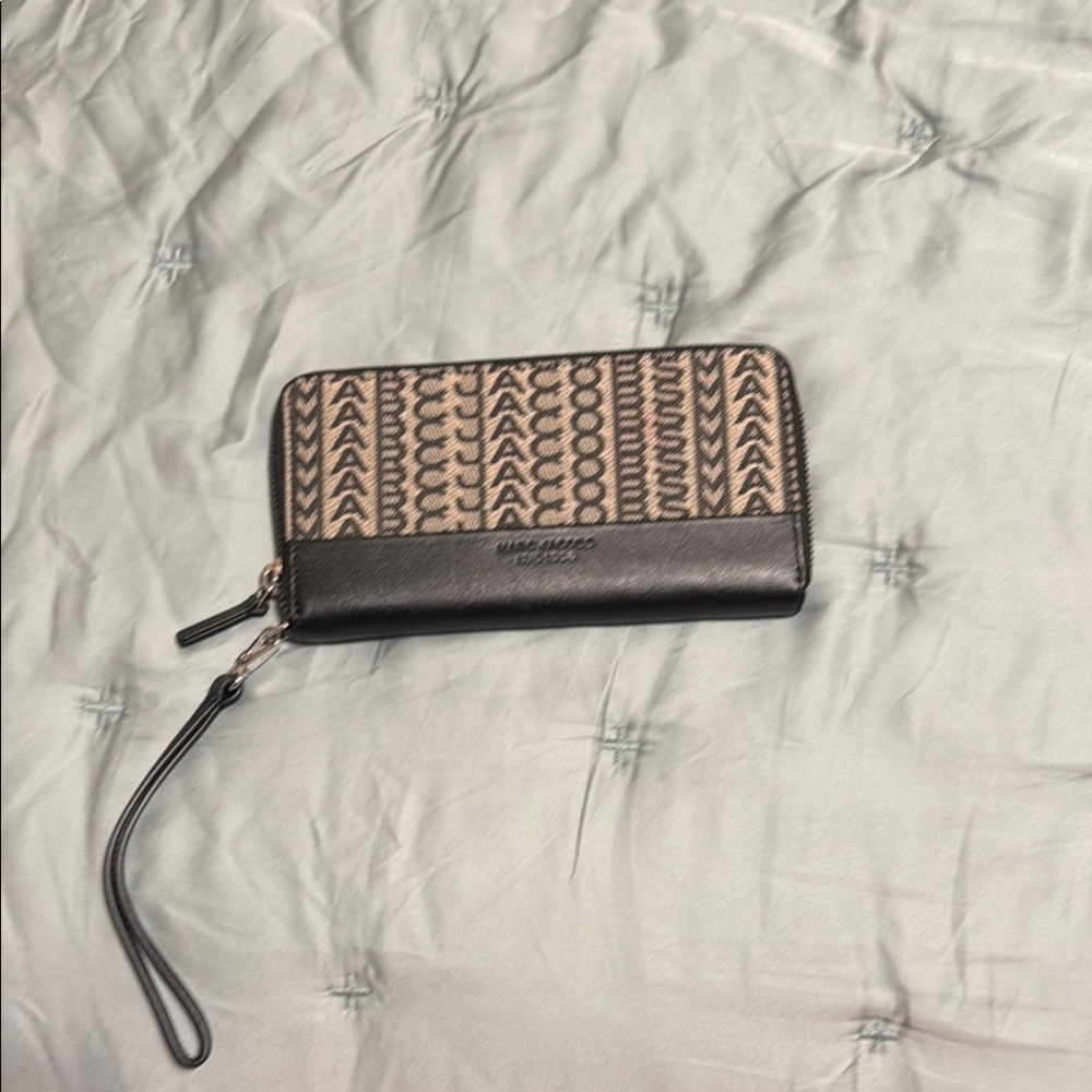 Marc Jacobs Black and Beige Wristlet Wallet